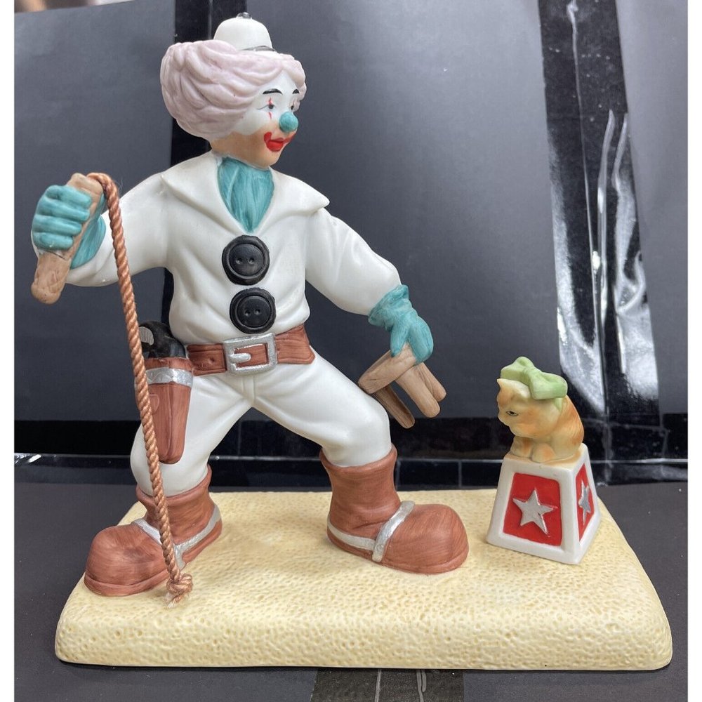 Vintage 1987 House Of Global Art Figurine Lenny the Lion Tamer Circus  Clown Cat